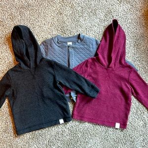 Preowned Infant Boys 12 18 Months Lot of 3 Sweatshirts Cardigan Black Berry Gray